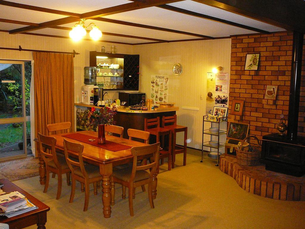 Mount Tutu Eco-Sanctuary Bed & Breakfast Ohauiti Luaran gambar